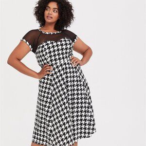 NEW WITH TAGS!  Torrid Midi Mesh Houndstooth Swing Dress